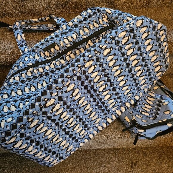 Vera Bradley Blue Penguin Lot of 3 Bags - Grand Traveler, Makeup/Toiletry and ID - Picture 13 of 14